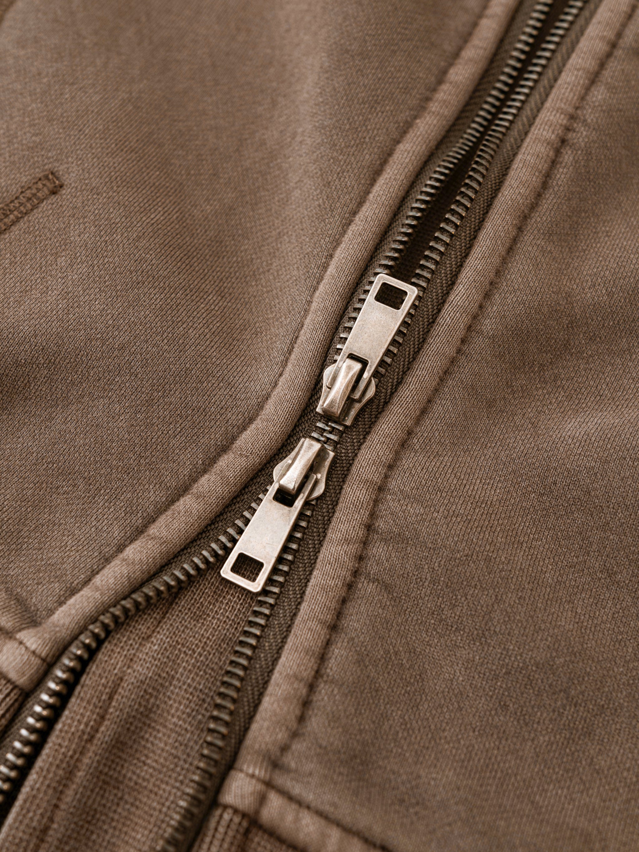 Woman's clothing 